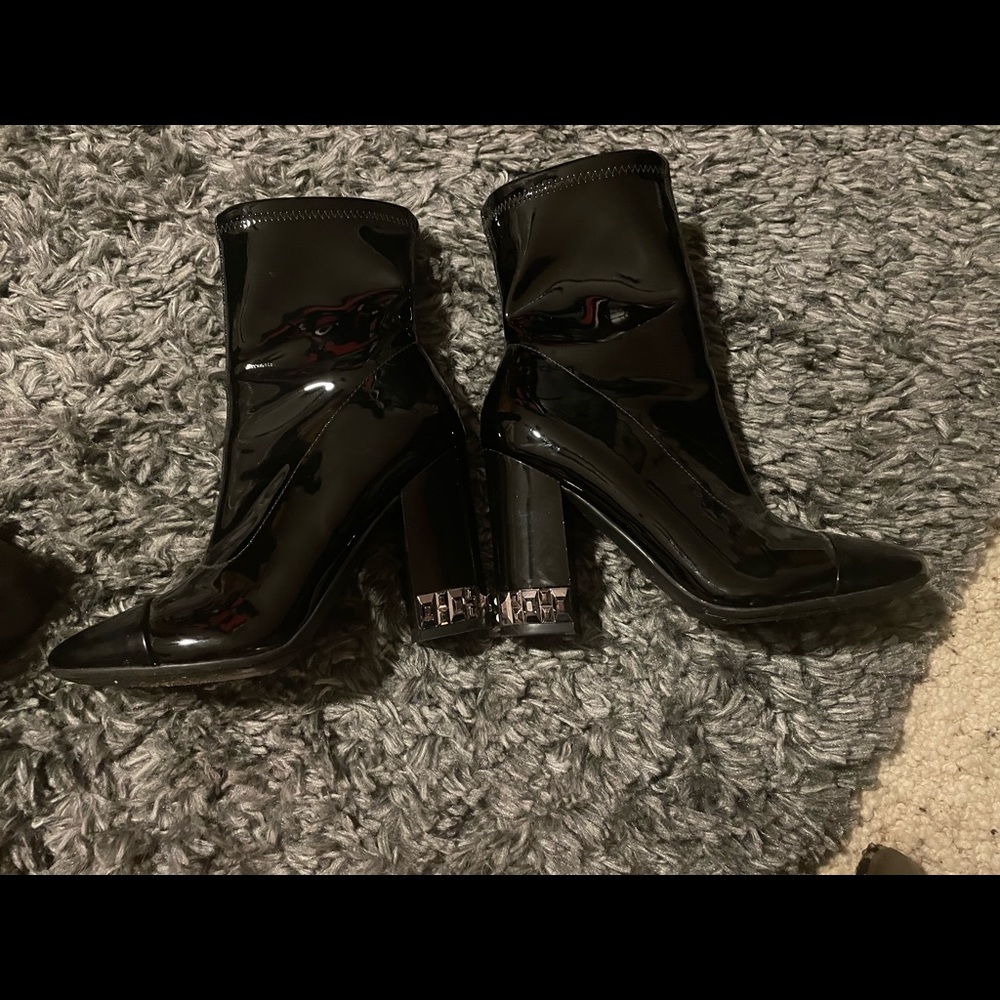 Patent leather Guess boots